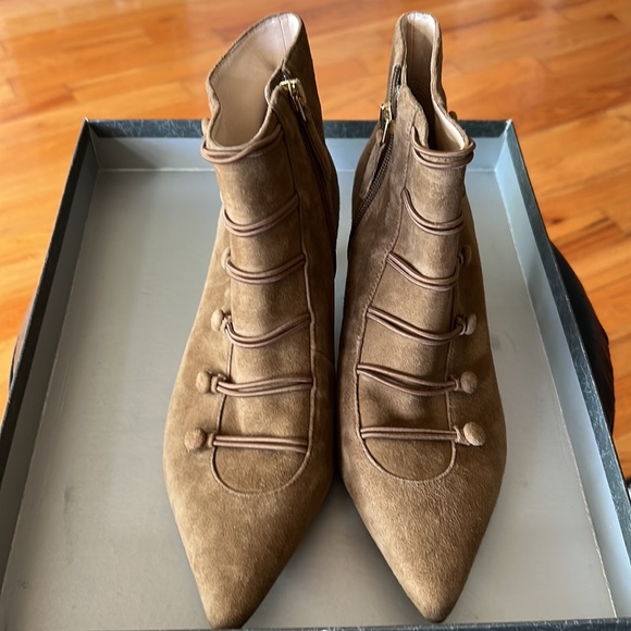 Suede booties floor sample. Pointy toe, 2 inch hills - Picture 8 of 8